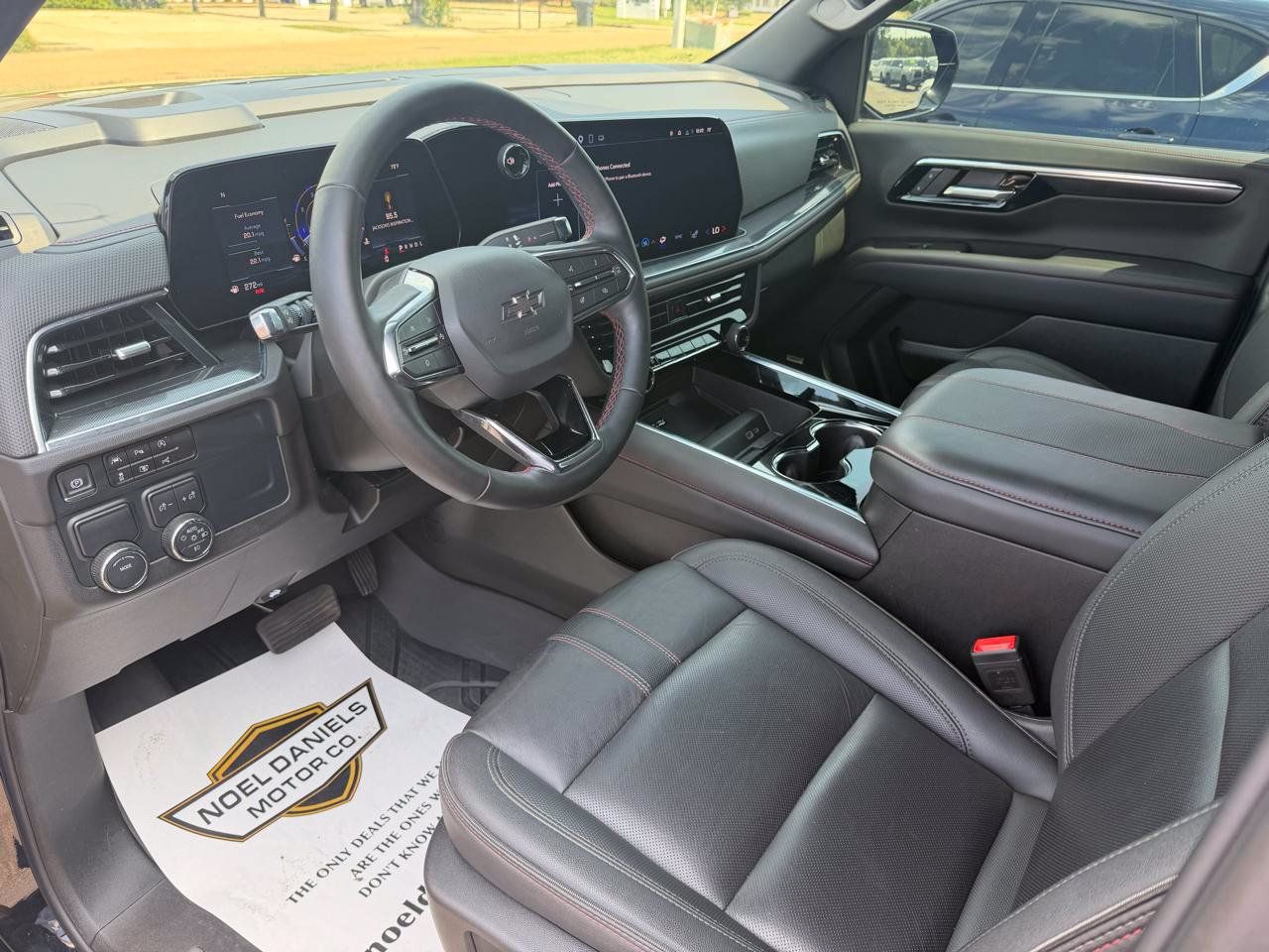 Used 2025 Chevrolet Suburban RST w/ Comfort Package RWD image 14