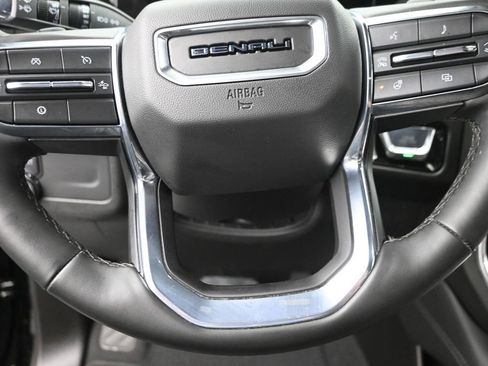 Used 2025 GMC Yukon XL Denali image 16