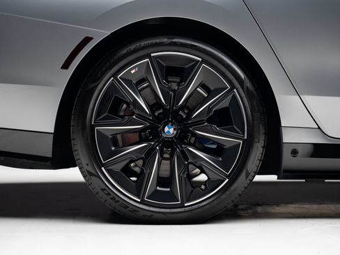 Used 2023 BMW i7 xDrive60 AWD/4WD image 37