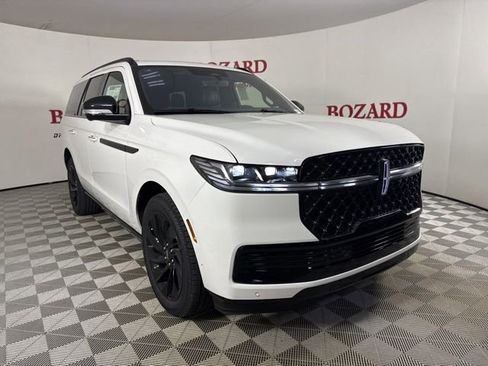 New 2025 Lincoln Navigator Reserve w/ Jet Appearance Package image 1