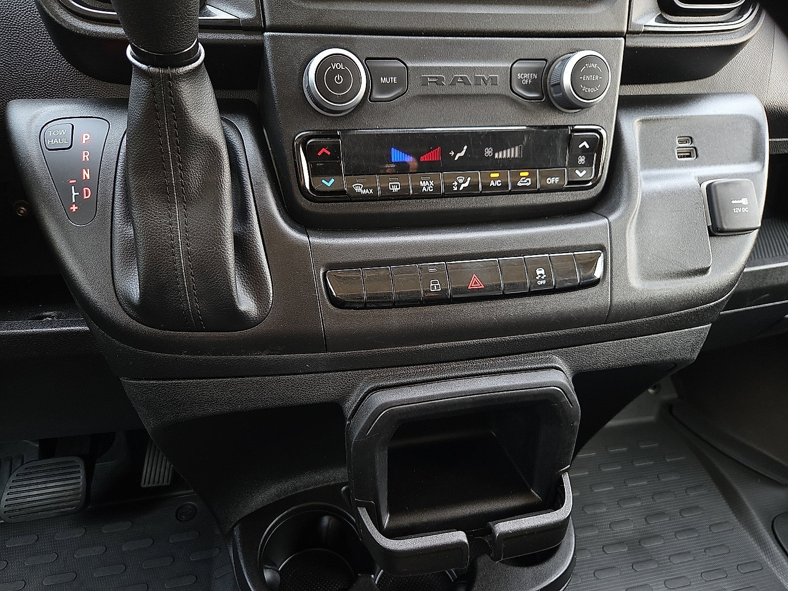Used 2025 RAM ProMaster 2500 w/ Convenience Group FWD image 15