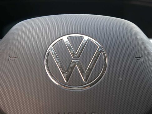 Used 2022 Volkswagen Taos SE FWD image 13