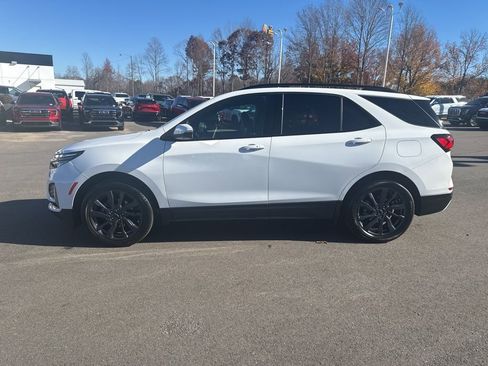 Used 2022 Chevrolet Equinox RS w/ Infotainment Package image 2