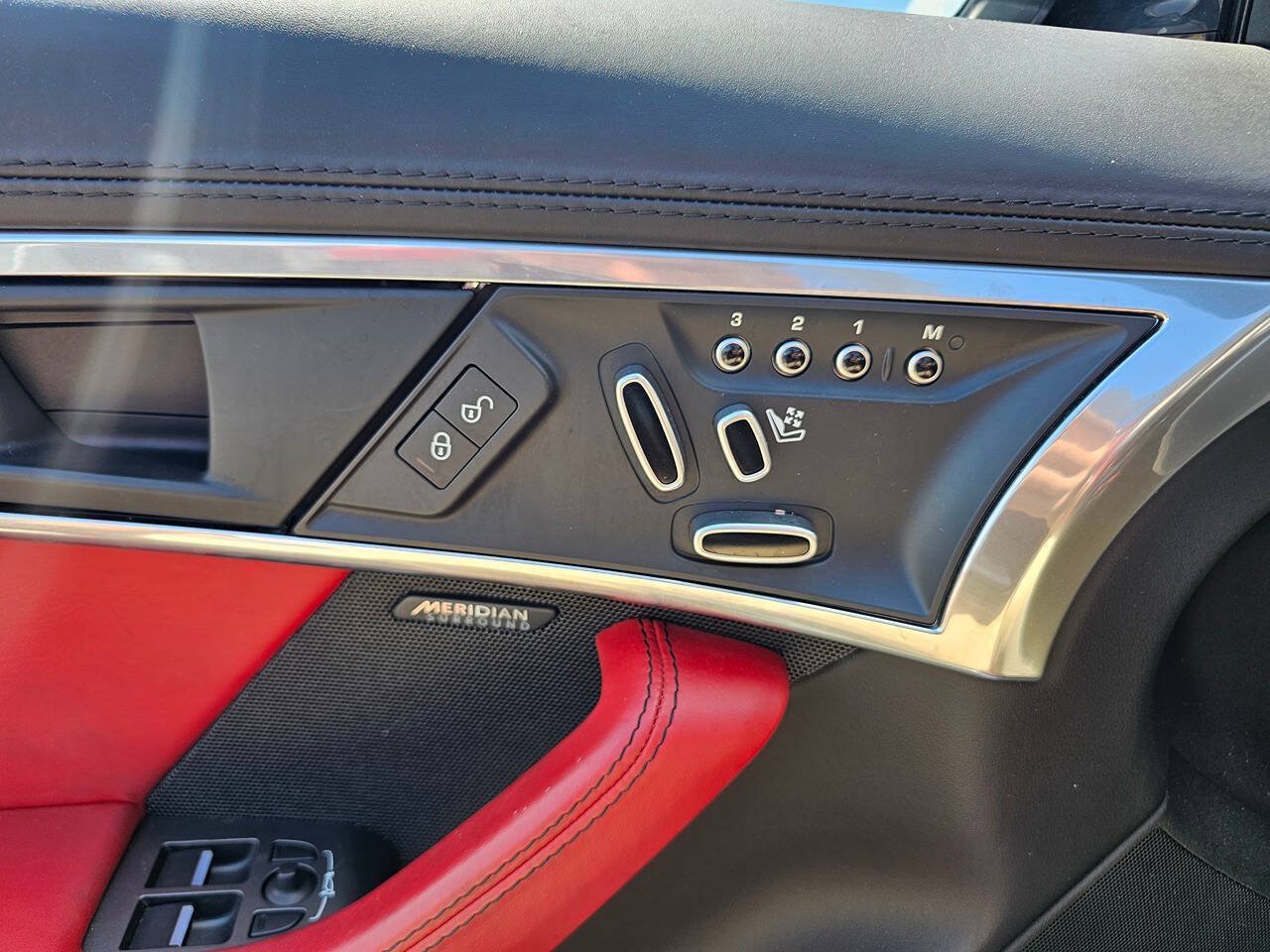 Used 2020 Jaguar F-TYPE Convertible RWD image 11