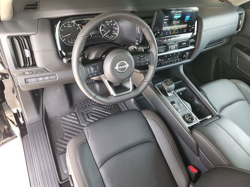 Certified 2025 Nissan Pathfinder SL image 16