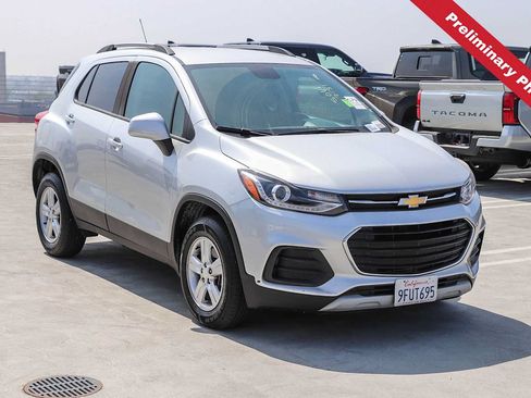 Used 2022 Chevrolet Trax LT w/ Driver Confidence Package AWD/4WD image 3