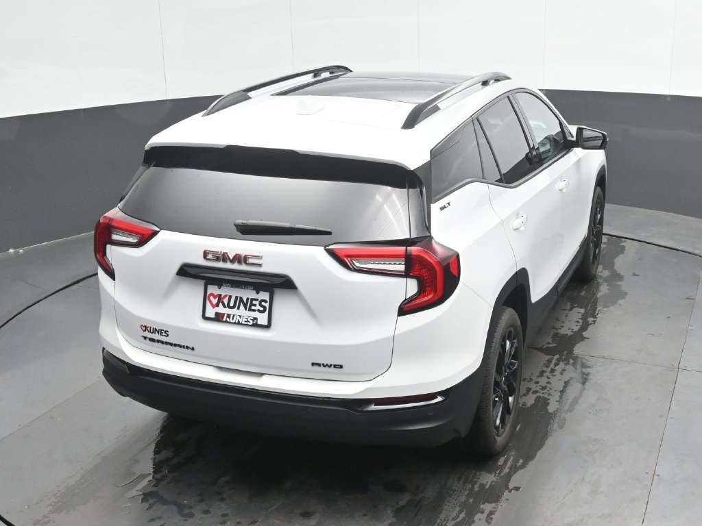 Used 2024 GMC Terrain SLT w/ Elevation Edition AWD/4WD image 29