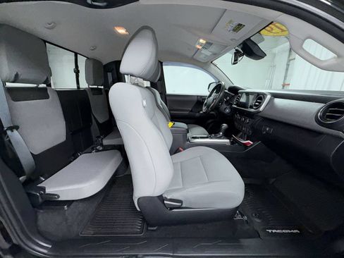 Certified 2019 Toyota Tacoma SR5 AWD/4WD image 6