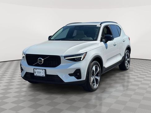 Certified 2023 Volvo XC40 B5 Ultimate w/ Climate Package AWD/4WD image 2