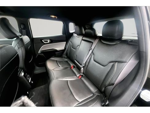 Used 2025 Jeep Compass Limited image 23