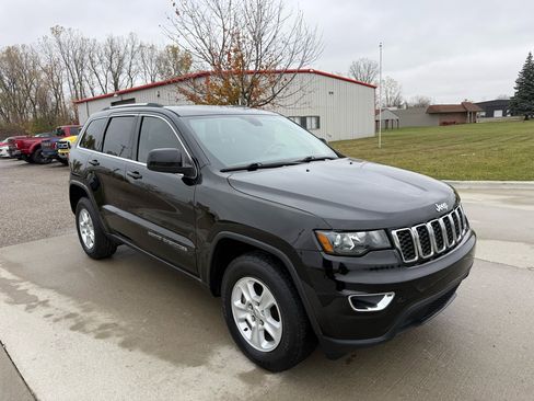 Used 2017 Jeep Grand Cherokee Laredo w/ Quick Order Package 23E image 3