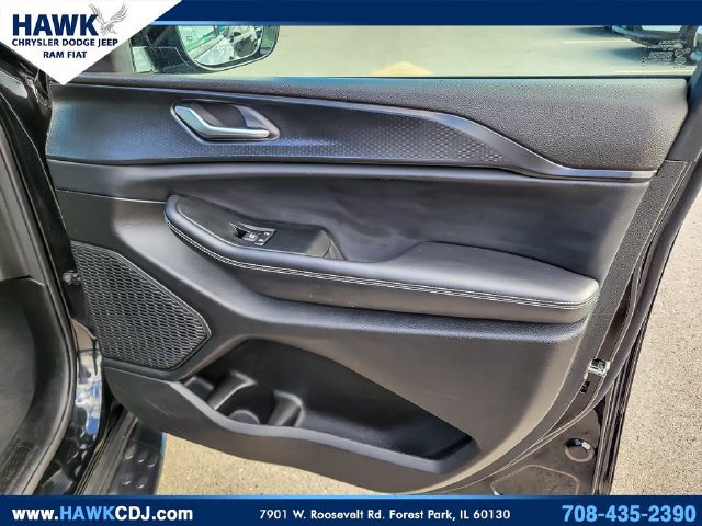 Certified 2025 Jeep Grand Cherokee Altitude AWD/4WD image 30