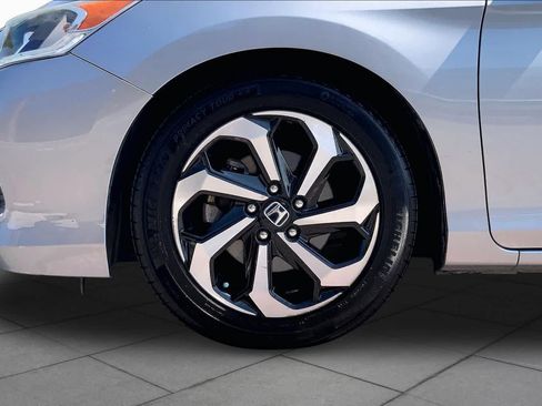 Used 2016 Honda Accord EX image 10