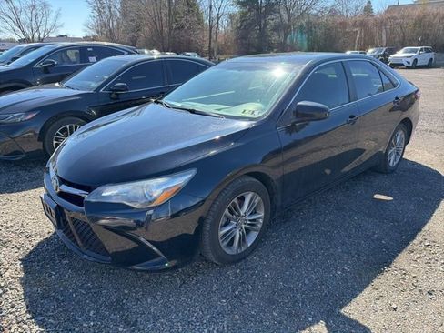 Used 2016 Toyota Camry SE image 3
