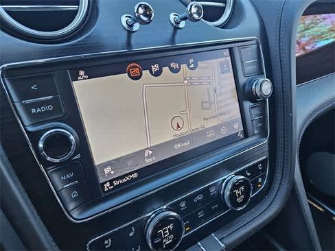 Used 2020 Bentley Bentayga Design Series image 32