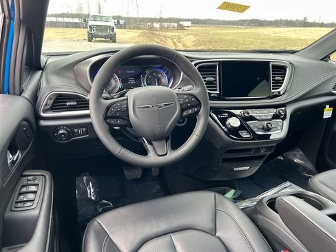 New 2026 Chrysler Pacifica Select w/ S Appearance Package AWD/4WD image 9
