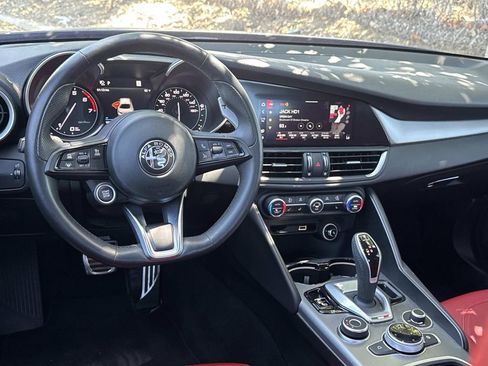 Used 2023 Alfa Romeo Giulia Veloce RWD image 6