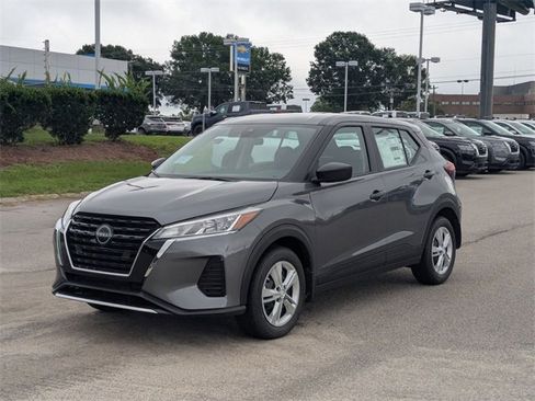 New 2025 Nissan Kicks Play S image 7