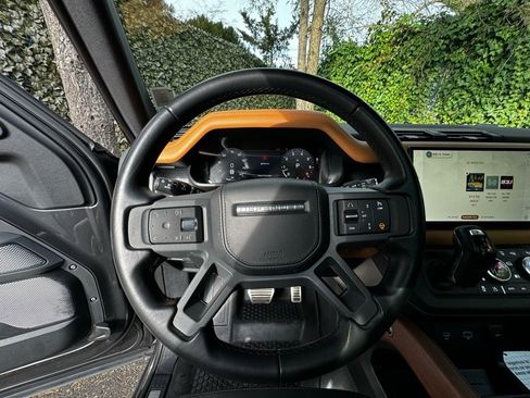 Used 2023 Land Rover Defender 130 X image 9
