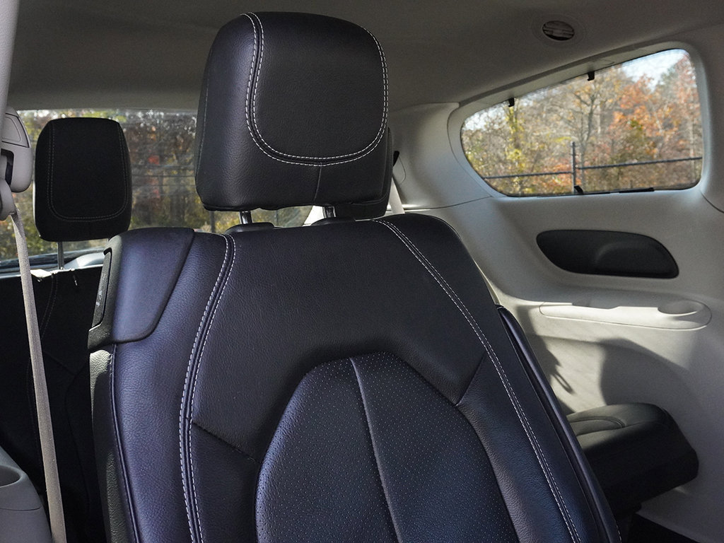 Used 2022 Chrysler Pacifica Touring-L FWD image 32