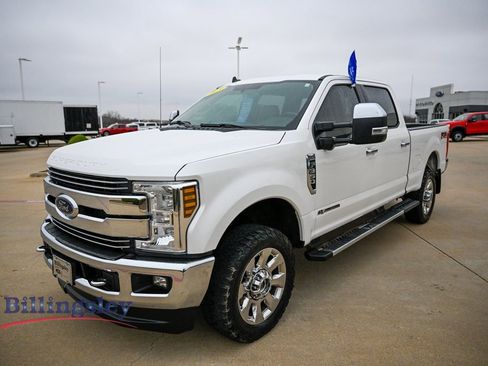 Certified 2019 Ford F350 Lariat w/ Chrome Package image 3