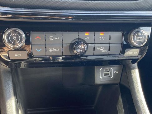 New 2026 Jeep Compass Latitude AWD/4WD image 28