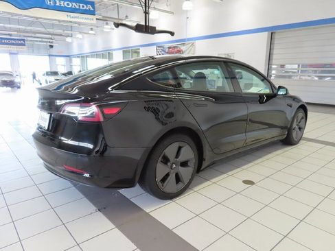 Used 2021 Tesla Model 3 Standard Range Plus image 13