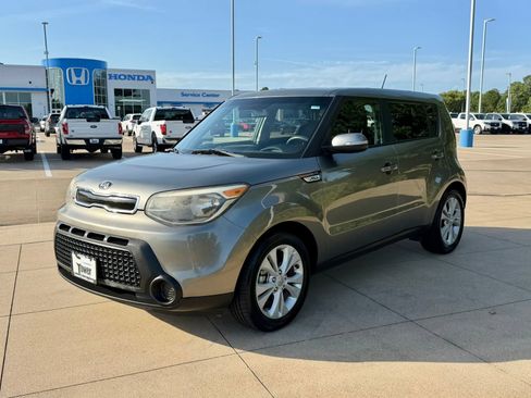 Used 2014 Kia Soul + FWD image 3