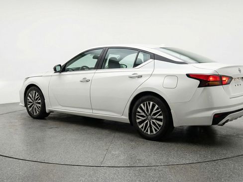 Used 2025 Nissan Altima 2.5 SV image 6