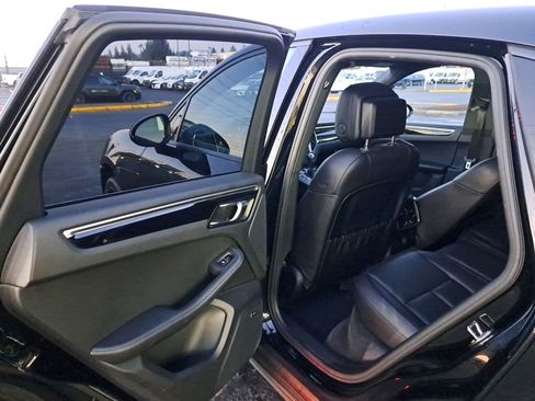 Used 2018 Porsche Macan image 13