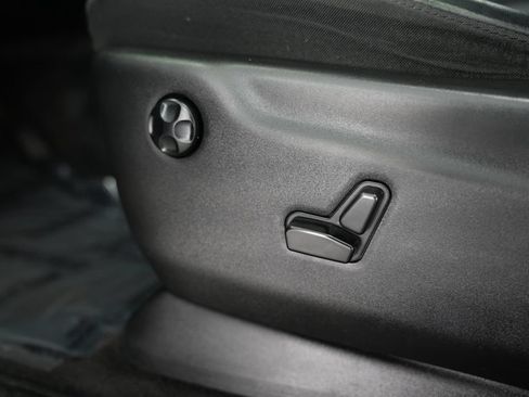 Used 2018 Jeep Grand Cherokee Altitude AWD/4WD image 39