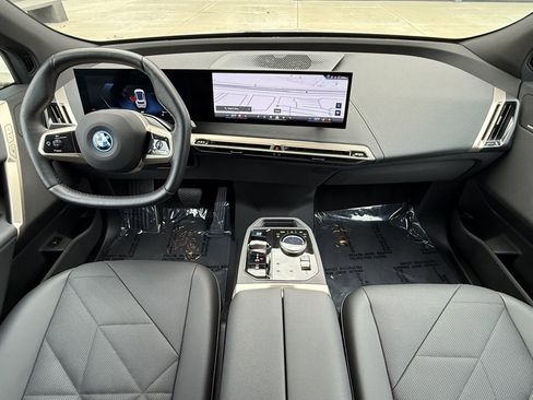 Used 2025 BMW iX xDrive50 image 29