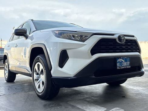 Used 2021 Toyota RAV4 LE FWD image 10