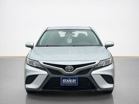 Used 2020 Toyota Camry SE FWD image 2