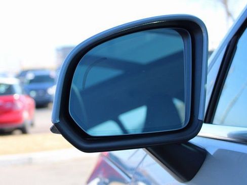 Used 2025 Volvo XC40 B5 Plus image 8