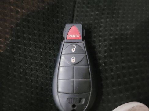 Used 2018 Dodge Grand Caravan SE w/ UConnect Hands-Free Group FWD image 32