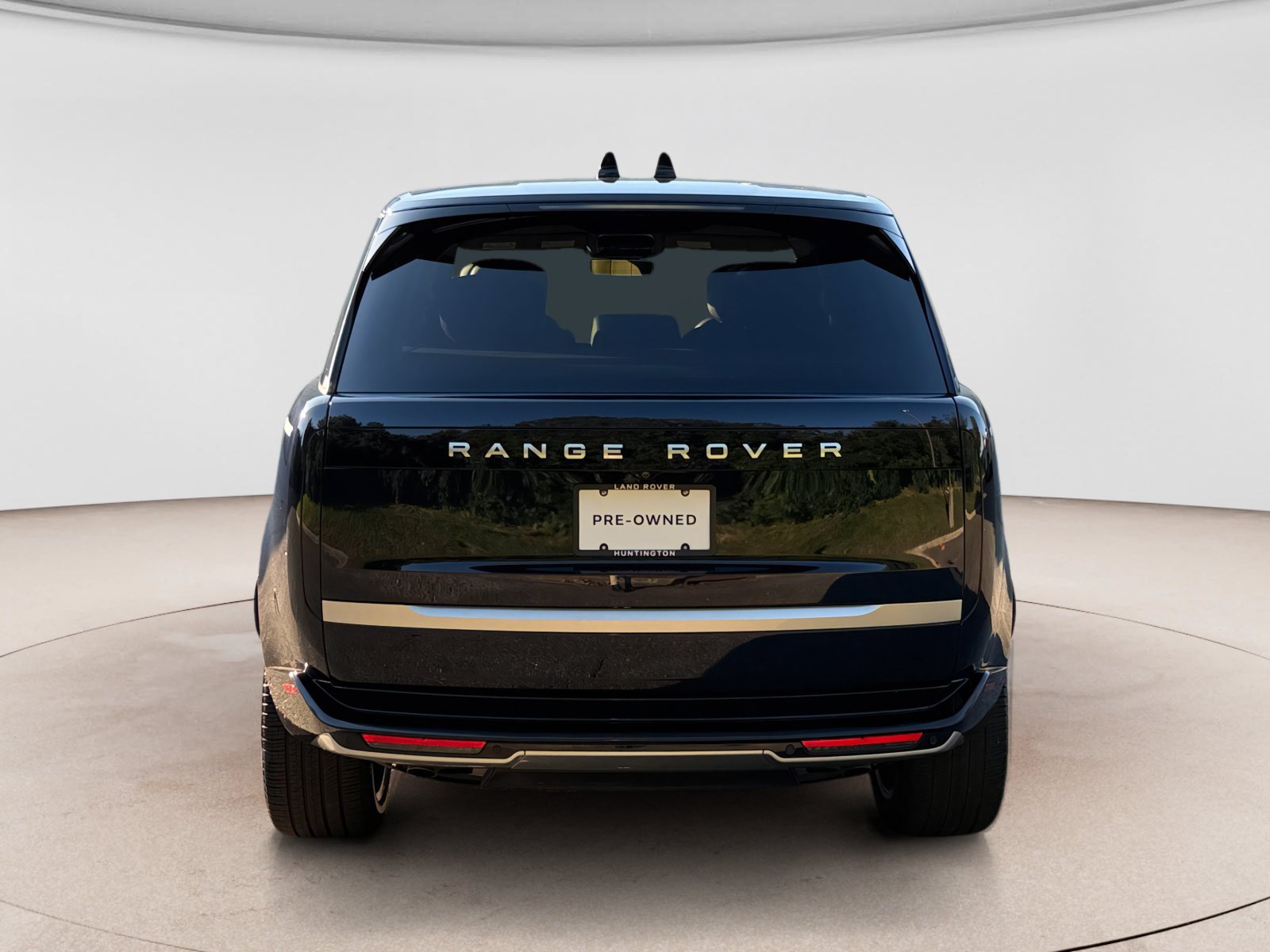 Used 2025 Land Rover Range Rover Autobiography AWD/4WD image 4
