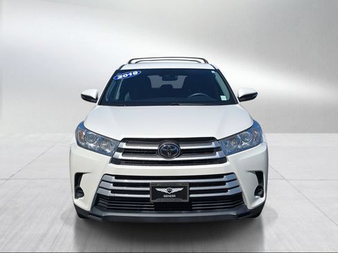 Used 2019 Toyota Highlander LE AWD/4WD image 8