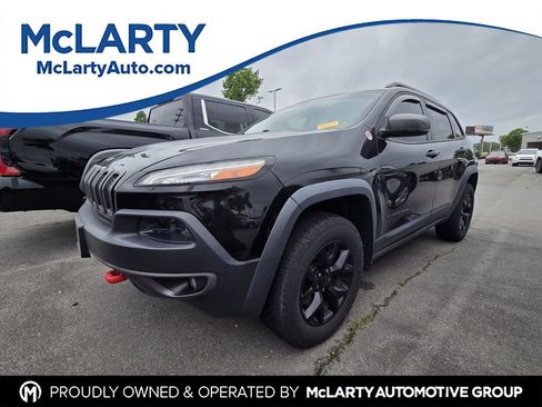 Used 2016 Jeep Cherokee Trailhawk w/ Comfort/Convenience Group AWD/4WD image 1