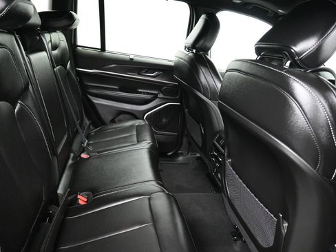 New 2025 Jeep Grand Cherokee Limited w/ Luxury Tech Group II image 17