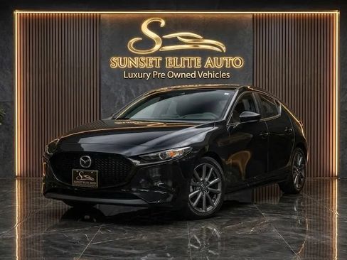 Used 2021 MAZDA MAZDA3 s FWD image 1