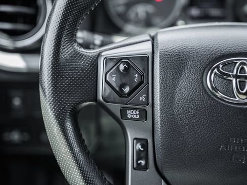 Used 2020 Toyota Tacoma TRD Off-Road AWD/4WD image 29