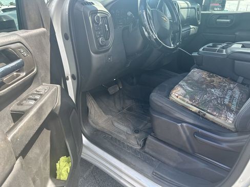 Used 2020 Chevrolet Silverado 2500 Custom w/ Custom Value Package image 7