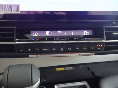 New 2026 Toyota Sienna Platinum AWD/4WD image 18