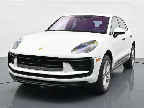 Certified 2023 Porsche Macan AWD/4WD image 6