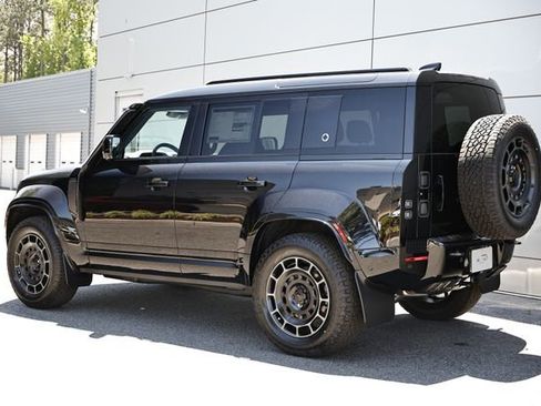 New 2026 Land Rover Defender 110 OCTA AWD/4WD image 9
