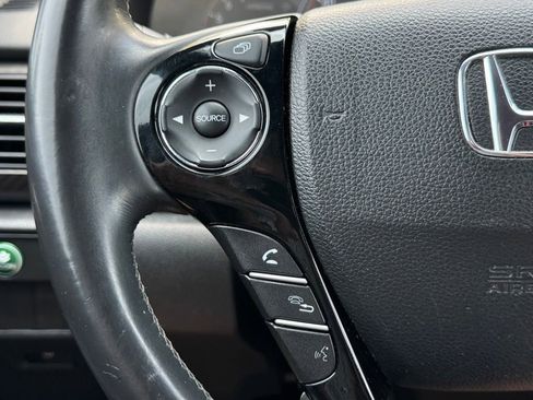 Used 2017 Honda Accord Sport image 25