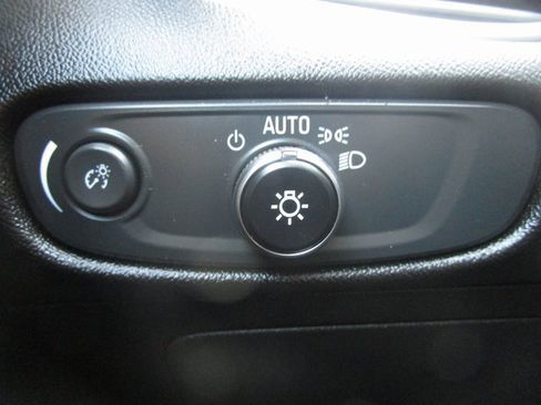 Used 2021 Chevrolet Malibu LT image 12