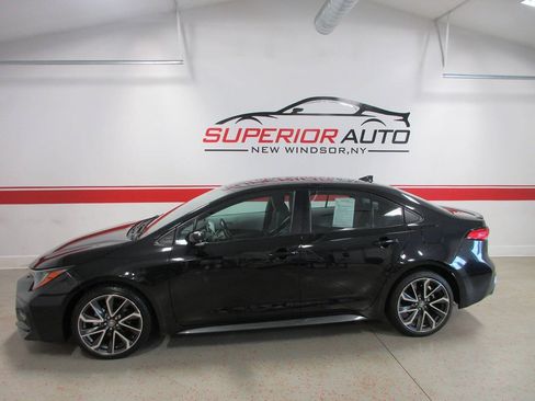 Used 2020 Toyota Corolla SE FWD image 2