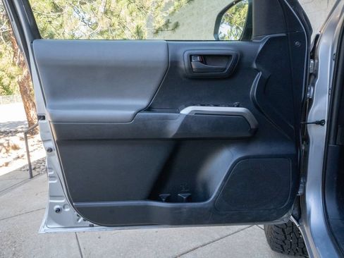 Used 2019 Toyota Tacoma SR5 AWD/4WD image 7